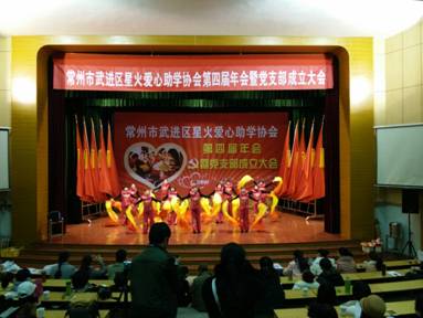 图三 会员表演 图三 会员表演